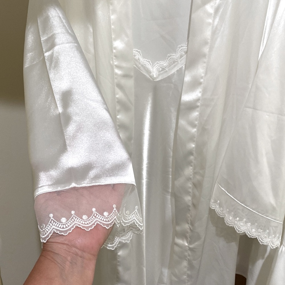 White Satin spaghetti strap gown and robe